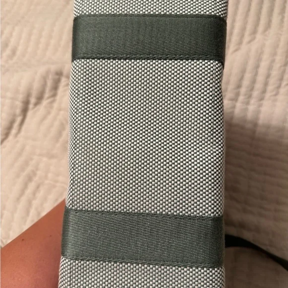 Lululemon Athletica - two tone canvas bag with shoulder strap. 4.5L mini size - Picture 5 of 6